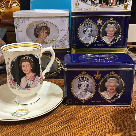 🇬🇧 QUEEN ELIZABETH II ENGLISH BREAKFAST TEA Sealed Tin w/ 40